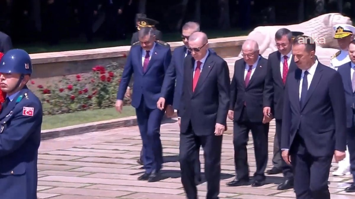 Yüksek Askeri Şura öncesi Anıtkabir ziyareti