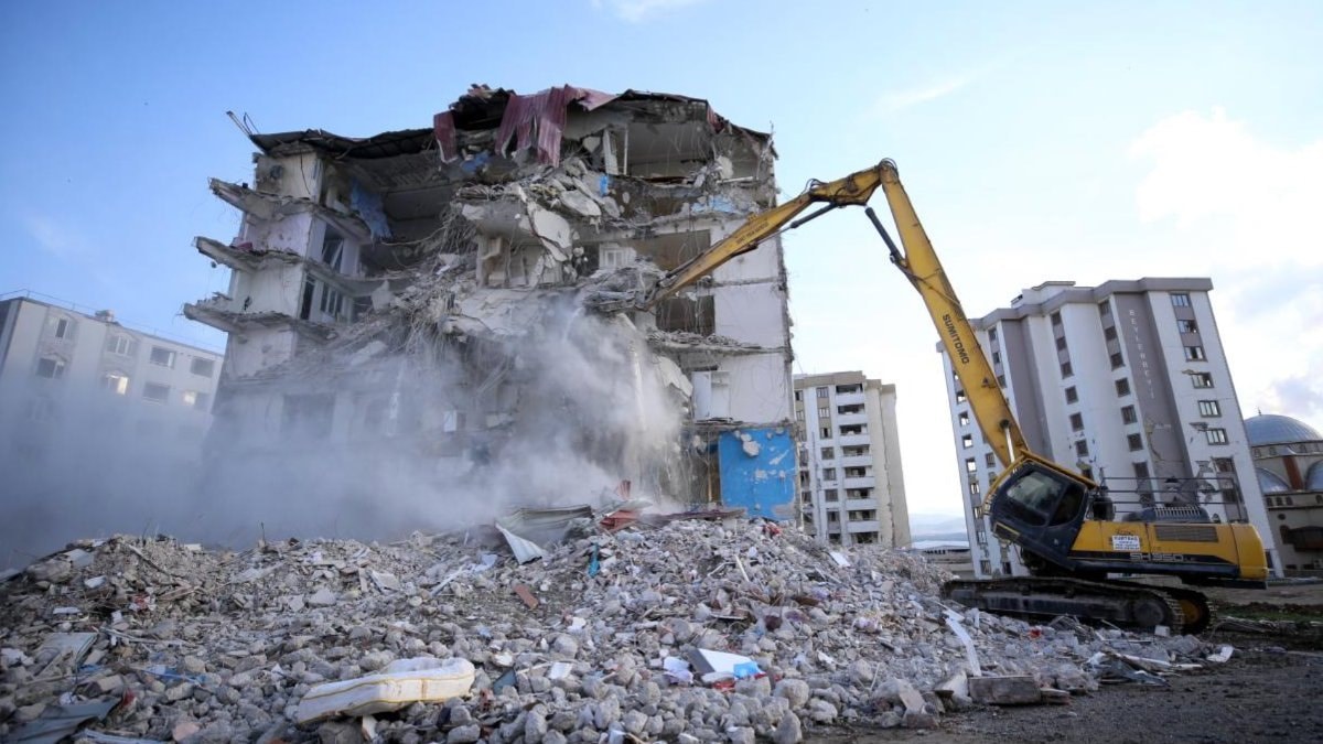 Yüksek binaların yıkımıyla ilgili yeni kurallar geldi