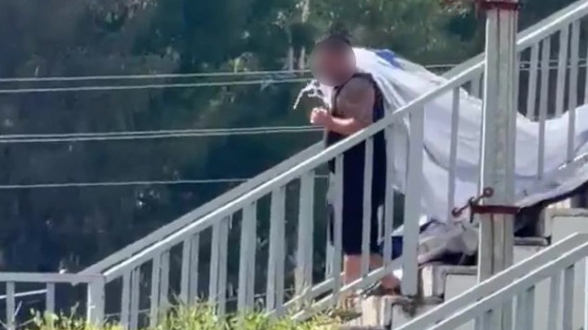 Zonguldak’ta Cumhurbaşkanı Erdoğan’ın pankartını söküp zarar veren şahıs tutuklandı