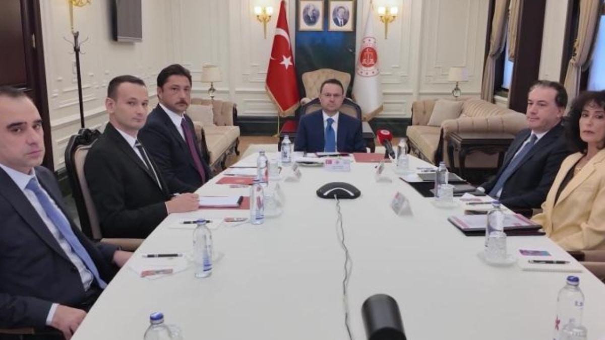 Adalet Bakanı Gürlek, Yunan mevkidaşı Floridis ile görüştü