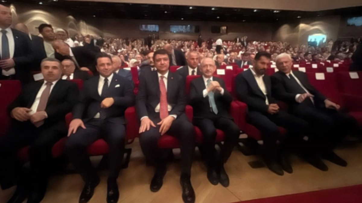 Ahmet Davutoğlu’nun oğlunun düğününe siyaset dünyasından çok sayıda isim katıldı