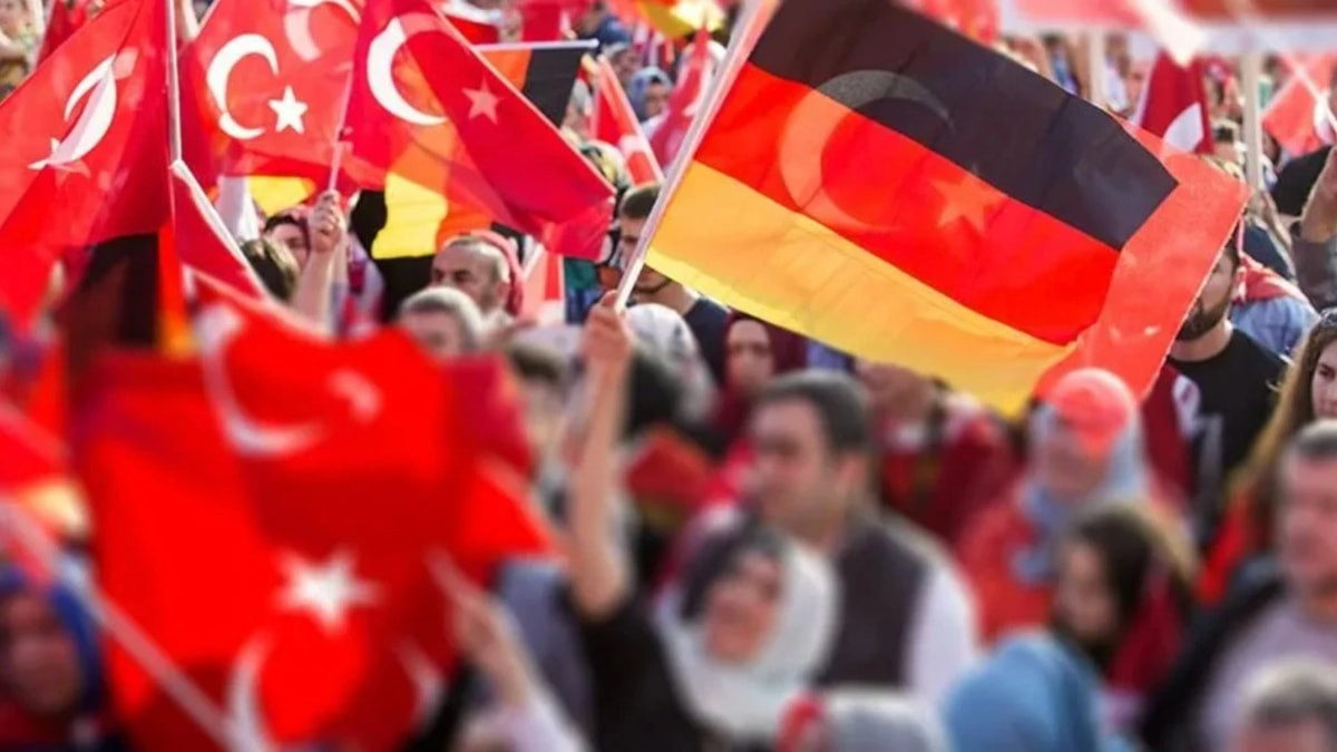 Alman basını: AfD’nin zaferi sonrası Türk esnaf Almanya’yı terk etmeyi düşünüyor