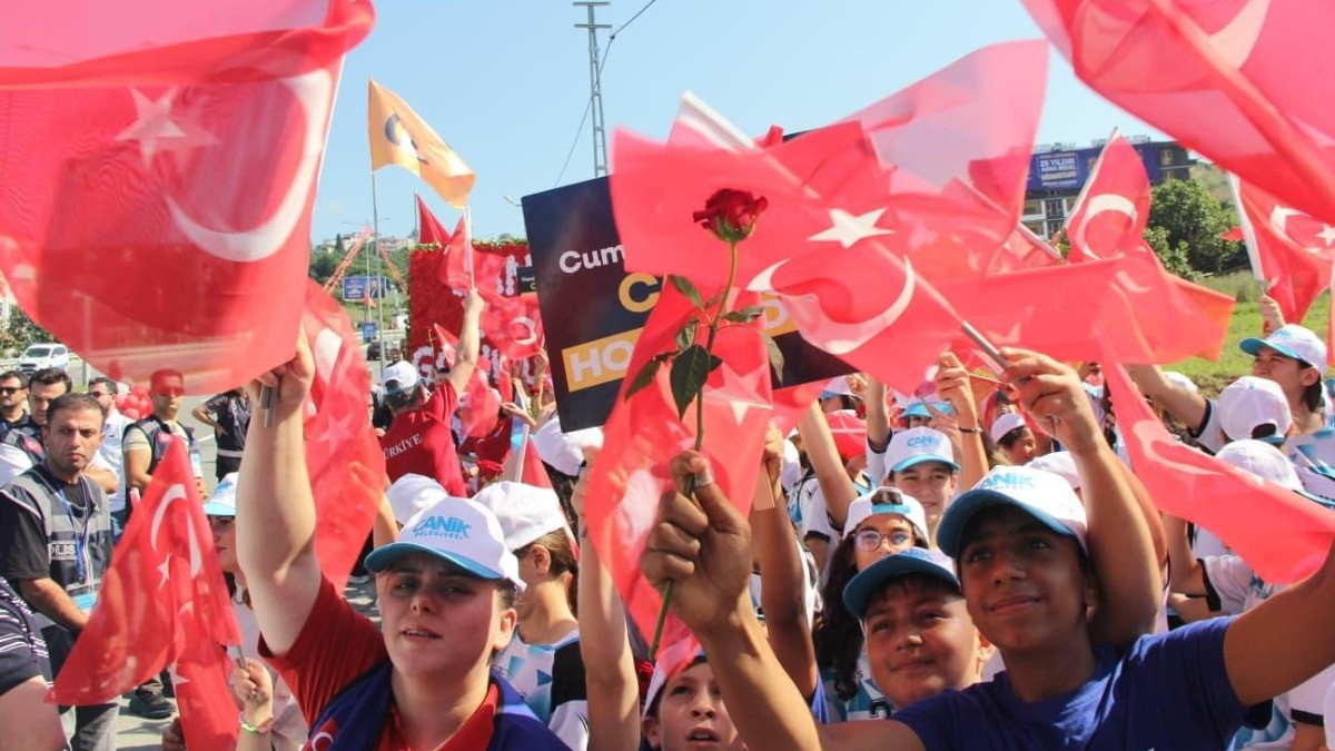 Cumhurbaşkanı Erdoğan, Canik’te yoğun ilgiyle karşılandı