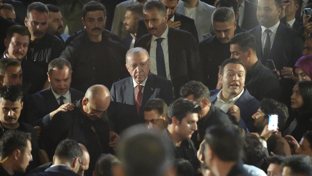 Cumhurbaşkanı Erdoğan, Samsun’dan vatandaşların ilgisi altında ayrıldı