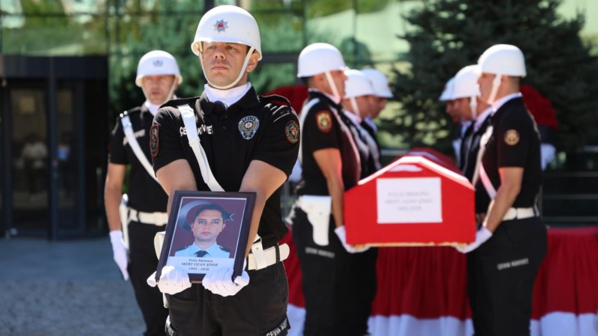 Elazığ’da trafik kazasında hayatını kaybeden polis için tören düzenlendi