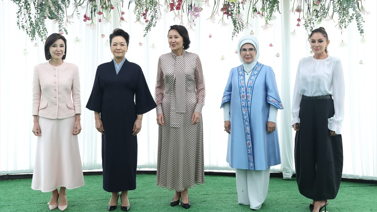 Emine Erdoğan, Kırgızistan’da lider eşleriyle bir araya geldi