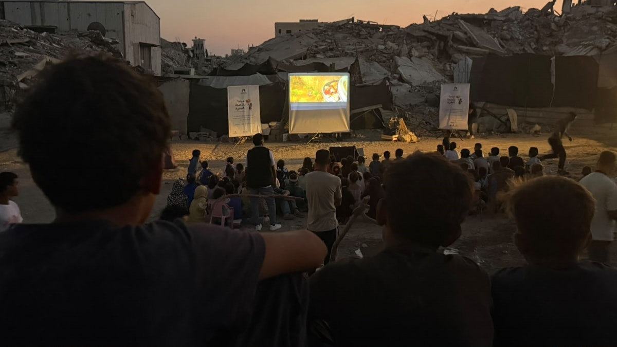 Gazze’de yıkımın ortasında çocuklar için gezen sinema