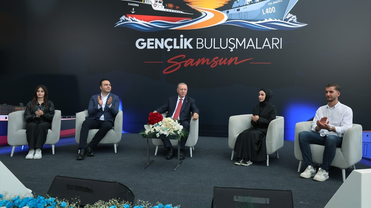 Gençler Cumhurbaşkanı Erdoğan’a NATO Zirvesi’nde hediye edilen silahları sordu