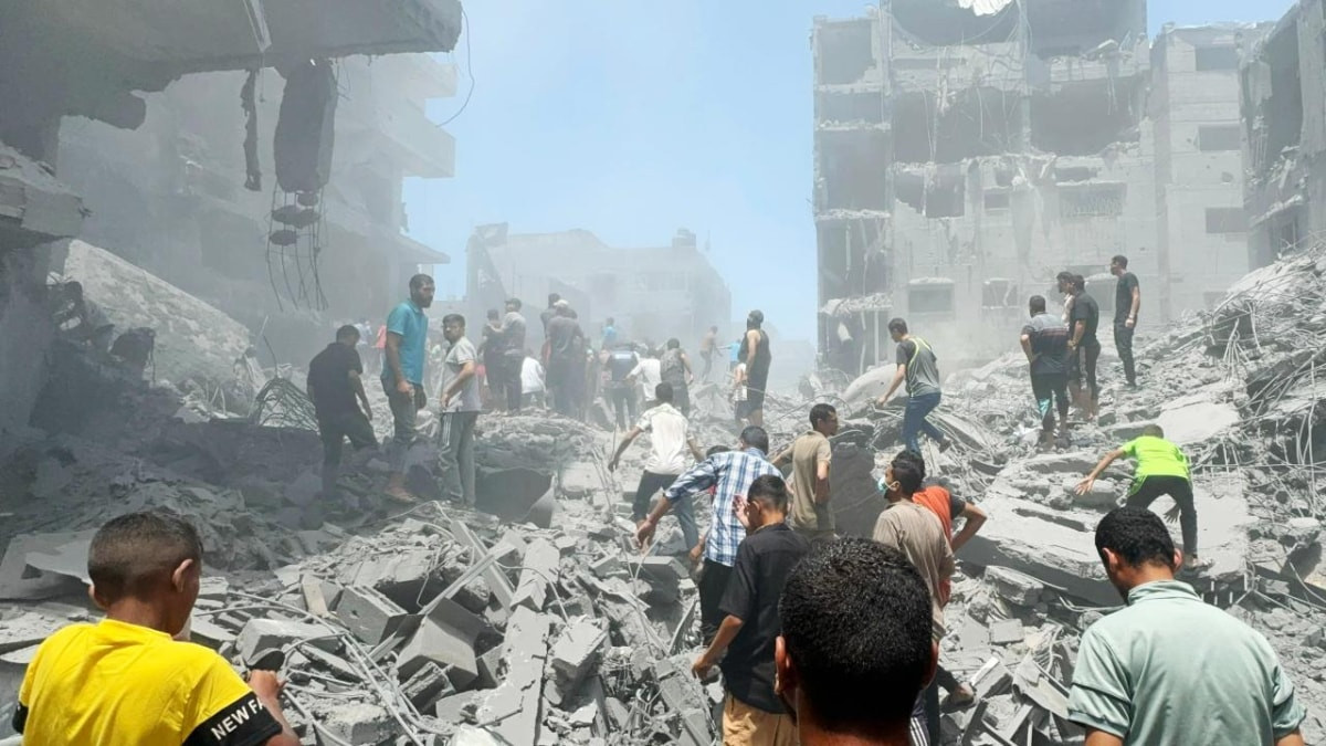 İsrail, Gazze’de sivillere ait iki eve saldırdı