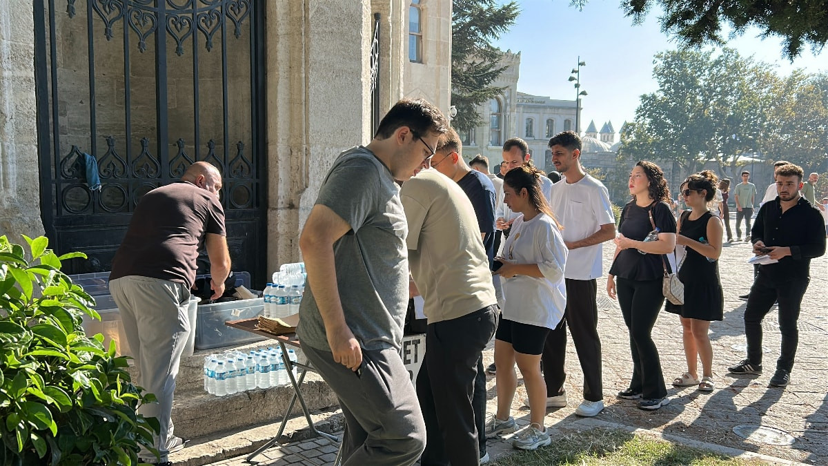 İstanbul’da KPSS heyecanı: Adaylar sınav binalarına gelmeye başladı