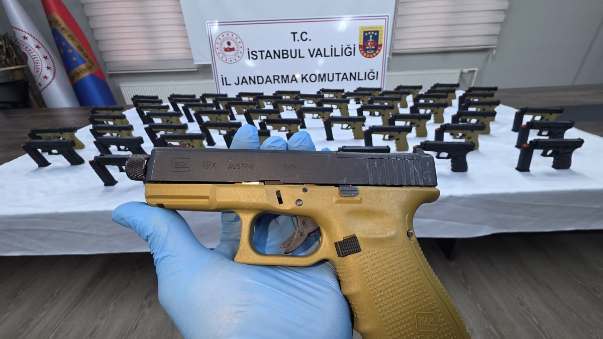 İstanbul’da taksinin bagajı cephaneliği aratmadı: 108 tabanca çıktı