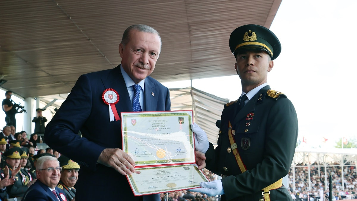 Kara Harp Okulu birincisi Ahmet Burak Değirmenci imam hatip lisesi mezunu