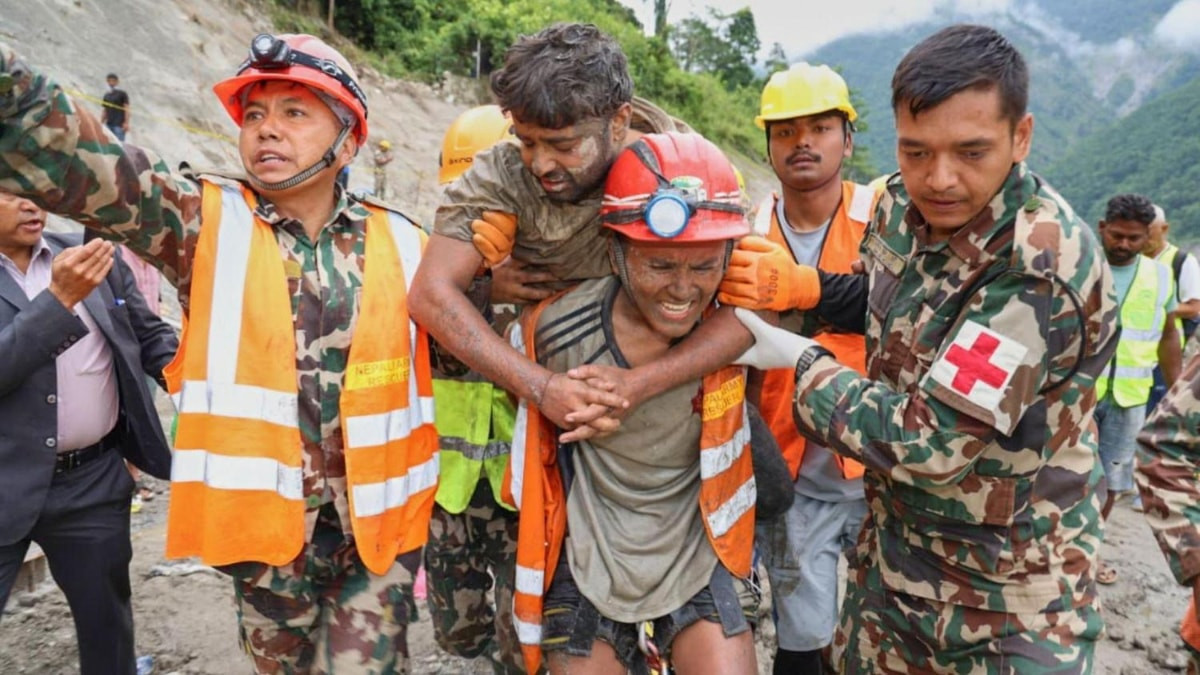 Nepal’da mucize kurtuluş: 9’uncu günde sağ bulundular