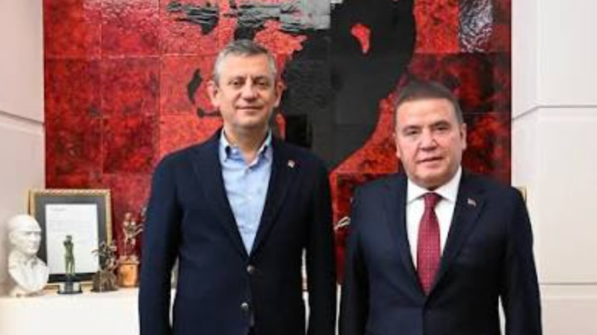 Özgür Özel’in, geçmişte Muhittin Böcek için kullandığı sözler gündem oldu