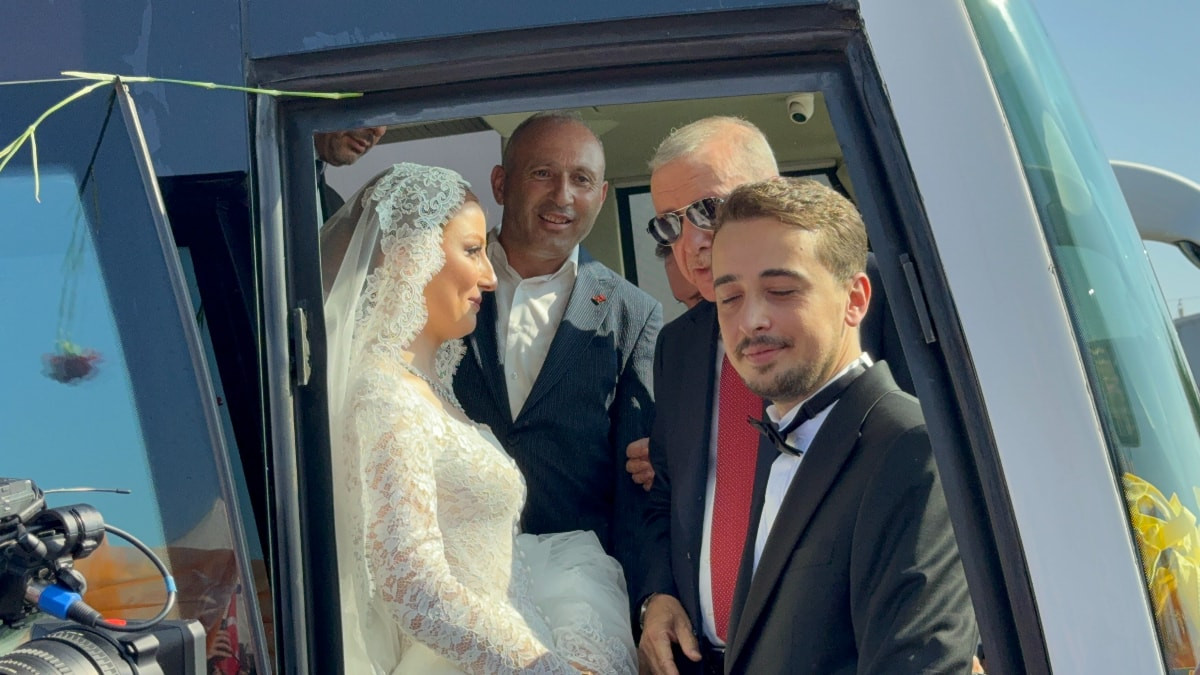 Samsun’da düğün salonu yerine Cumhurbaşkanı Erdoğan’ı karşılamaya gittiler