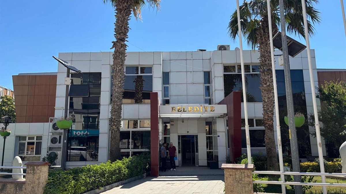 Seferihisar Belediyesi soruşturmasında 1 tutuklama, 1 ev hapsi