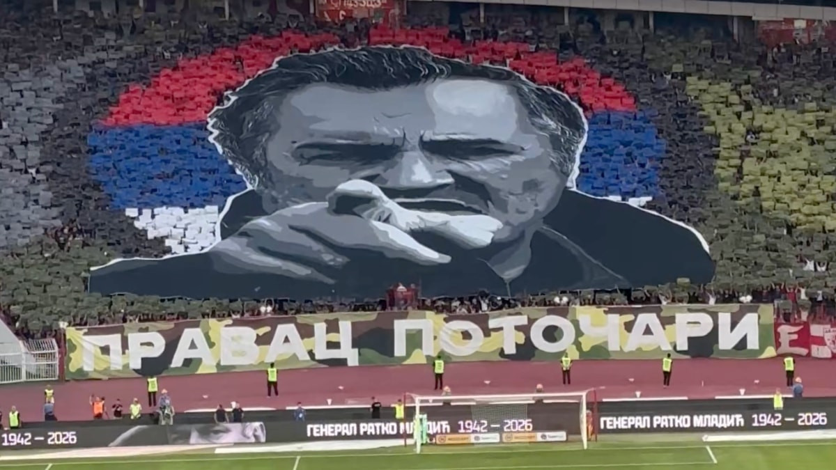 Sırbistan’da Kızılyıldız tribünlerinden ‘Bosna Kasabı’ için özel koreografi ve saygı duruşu