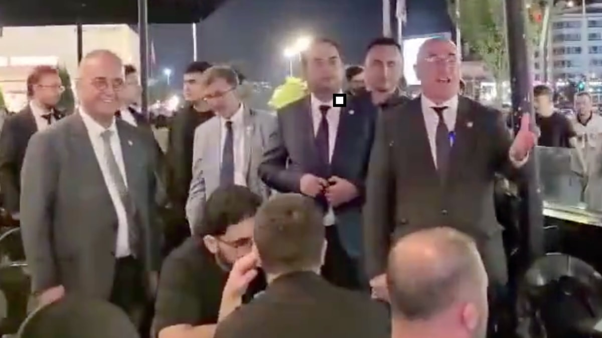 Yeni Partili milletvekilleri Konya’da gençlerin dikkatini çekemedi